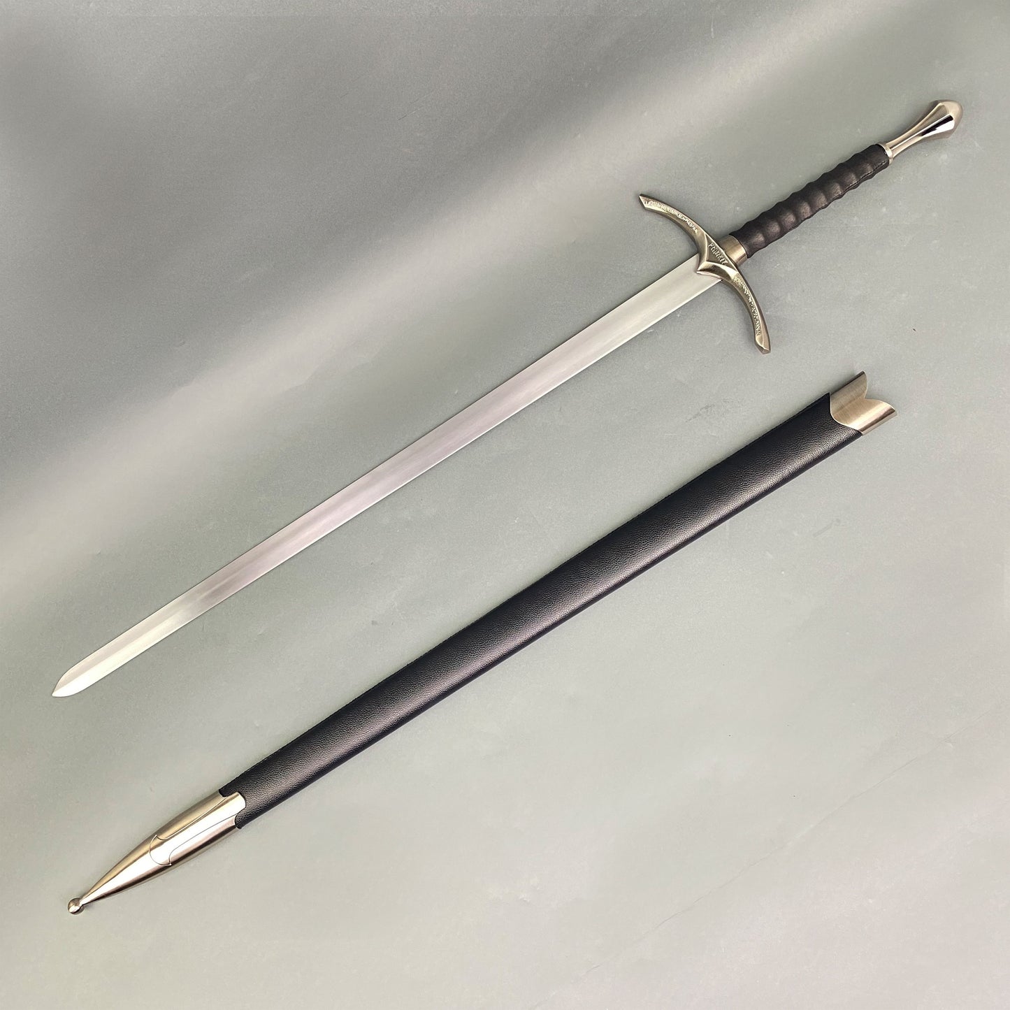 Knight's Collection one-hand sword with hand-forged medieval blade and leather-wrapped handle with sheath