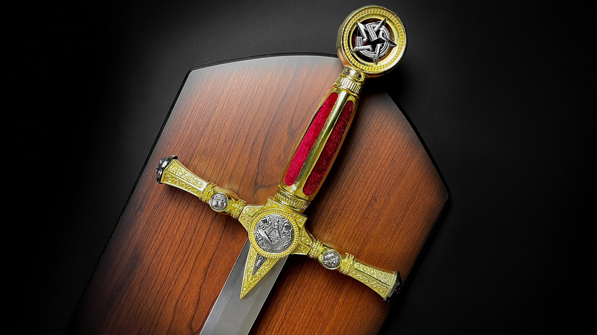 Exquisite Masonic Ceremonial Swords & Freemason Swords with intricate details and ornate craftsmanship