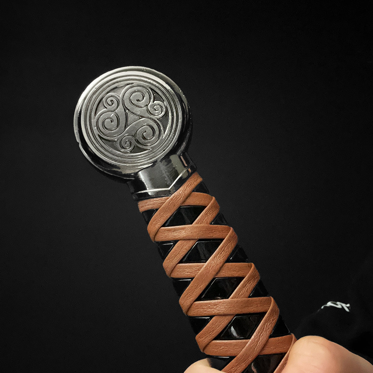 Sword hilt with Celtic knotwork pommel | Knight's Collection