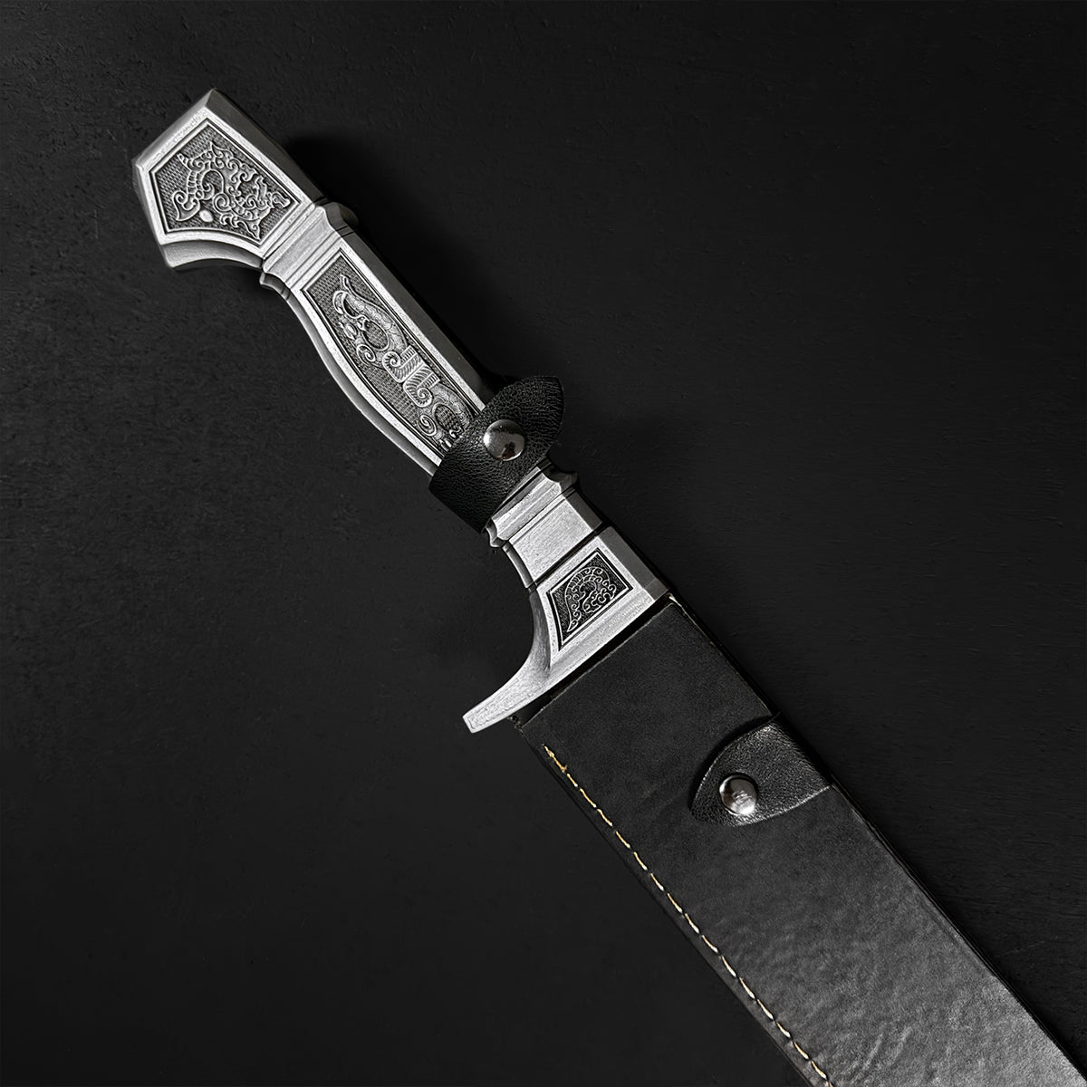 Ornate engraved dagger in black sheath | Knight's Collection