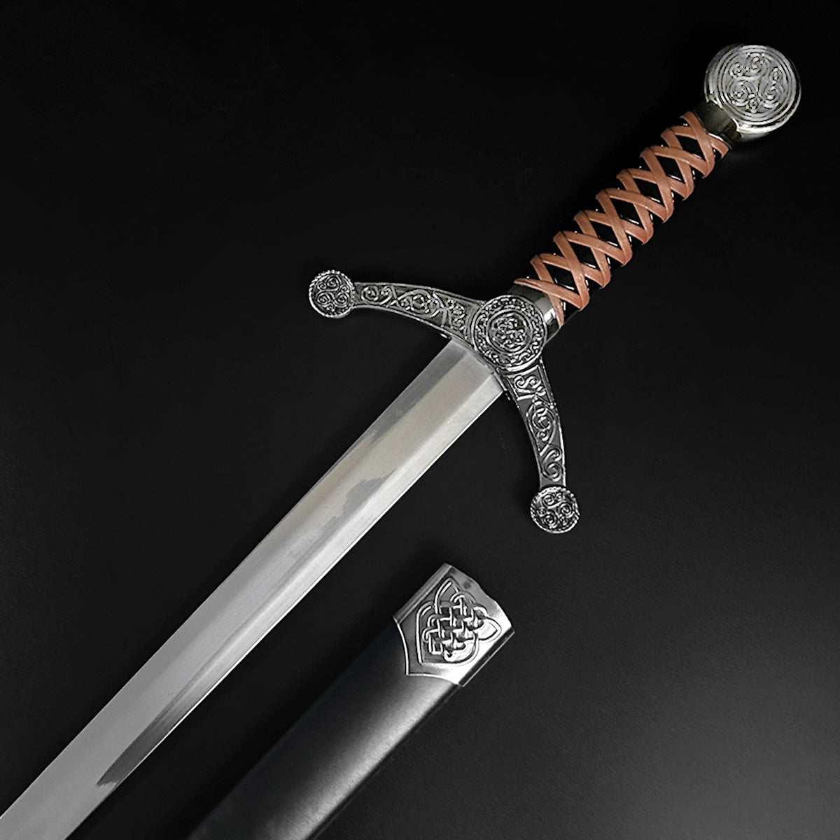 Ornate medieval sword with silver hilt | Knight's Collection