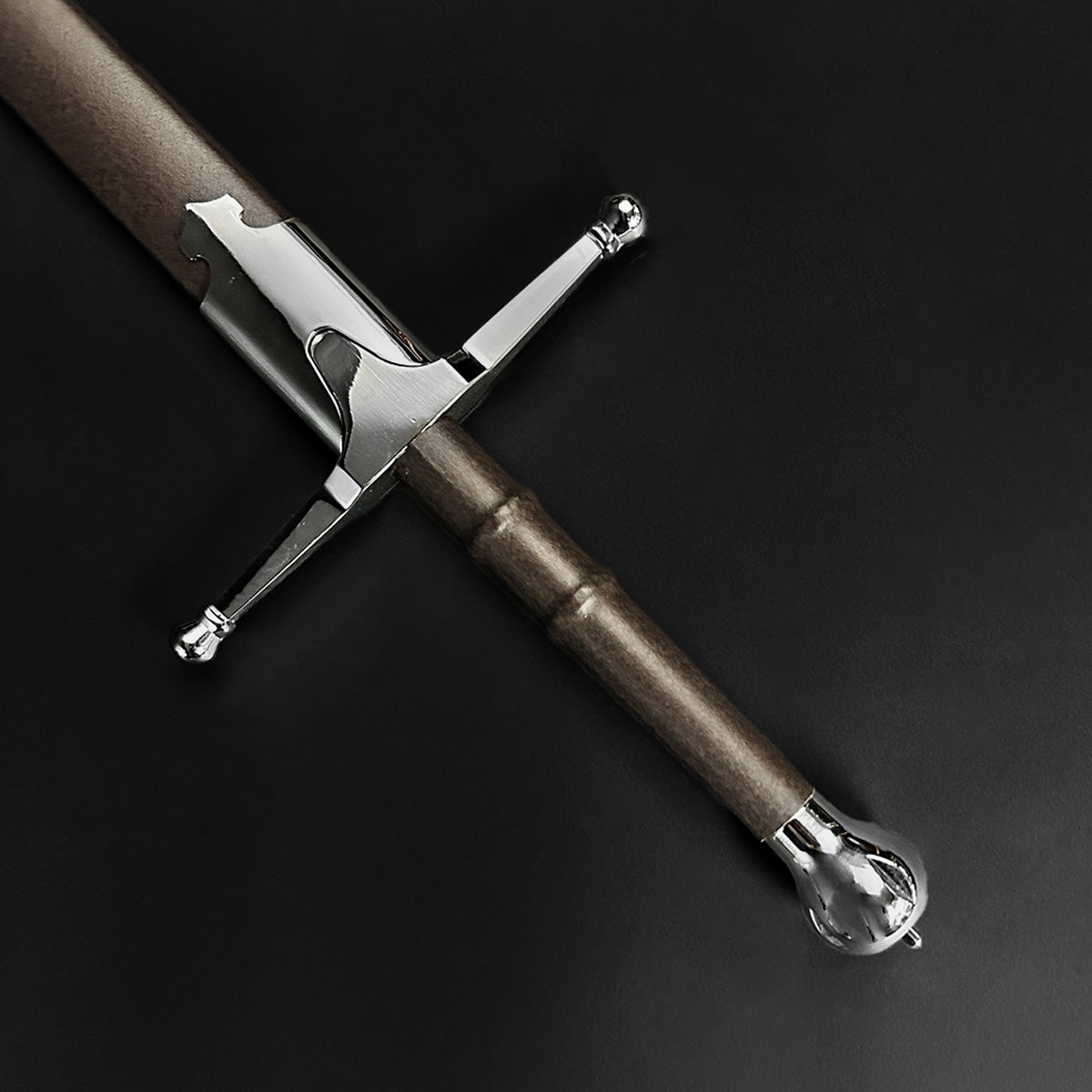 Knights Collection William Wallace sword replica with polished steel crossguard and leather wrapped grip on black background