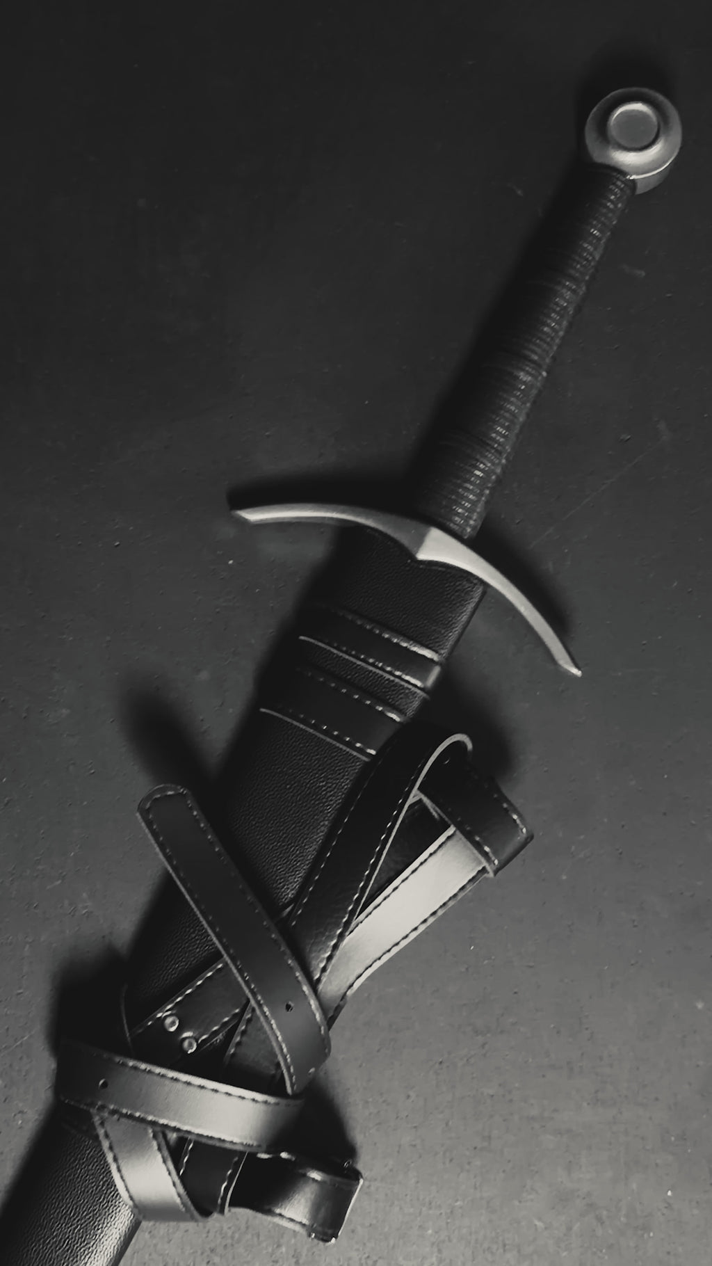 Medieval sword in black leather scabbard | Knight's Collection