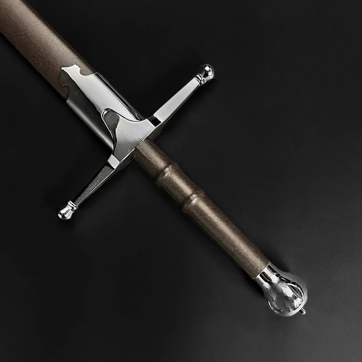 William Wallace Knight Sword with intricate hilt design and polished blade from Knight's Collection