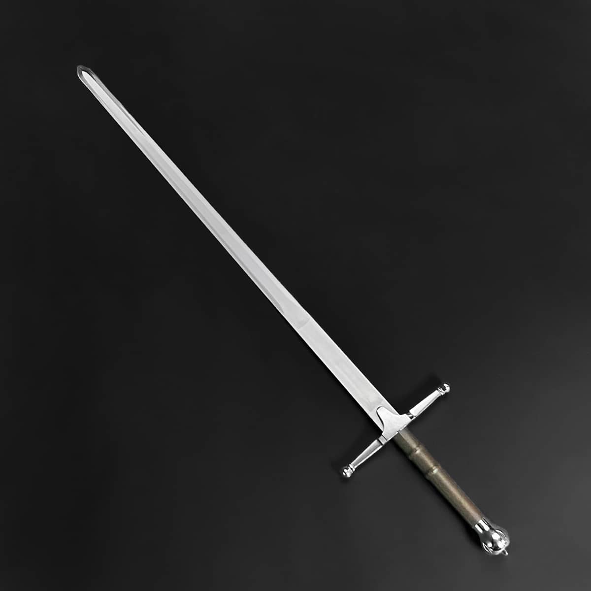 William Wallace Knight Sword featuring a polished blade and detailed hilt design for collectors and enthusiasts